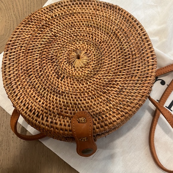Amerii hand woven round rattan purse with snap closure - Picture 2 of 5